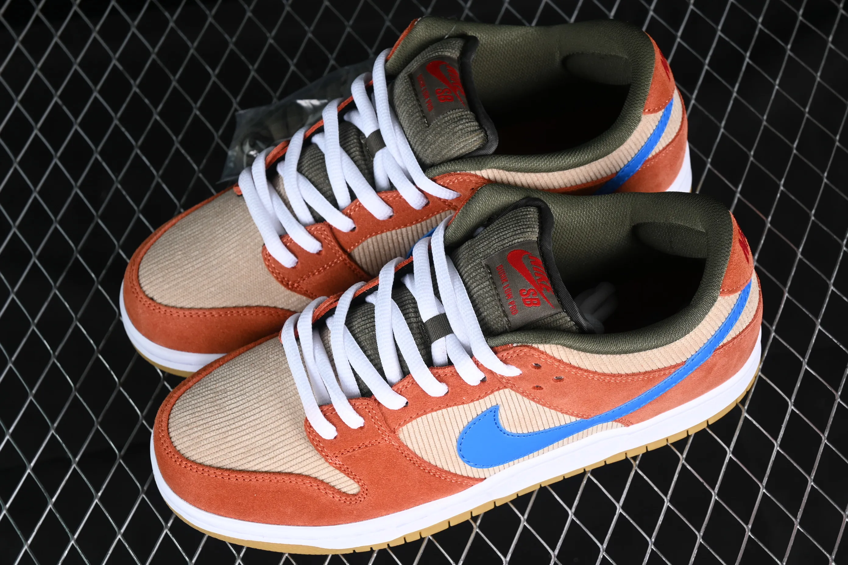 All Categories Nk SB Dunk Series Nk SB Dunk Low Low-top Sneakers Nk SB Dunk Low Pro Color Corduroy Low-top Casual Sports Skateboard Shoes BQ6817-201